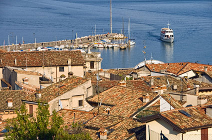 Blick auf den Hafen von Desenzano del Garda